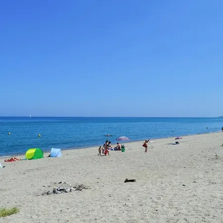 2 Bedroom Cozy In 圣尼科劳