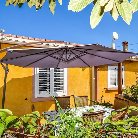 Сasa de vacaciones 2 Bedroom Cozy In *