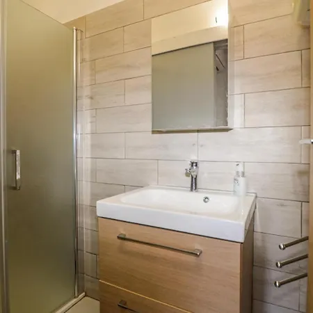 Сasa de vacaciones 2 Bedroom Cozy In