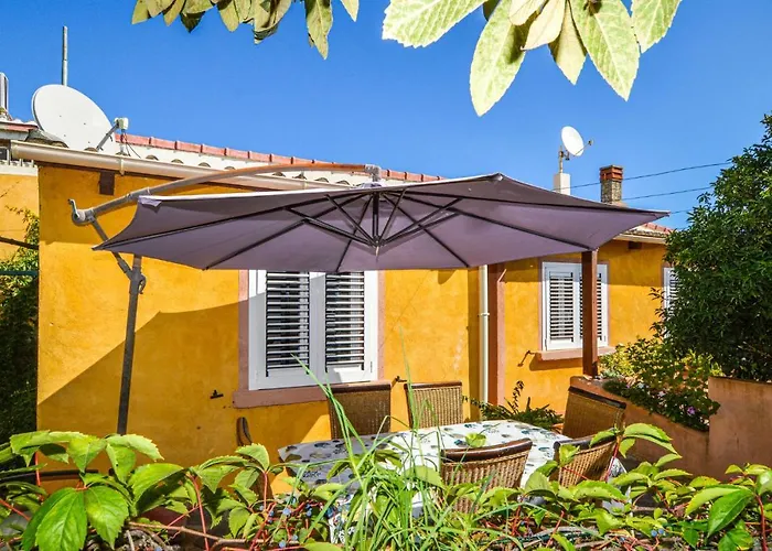 度假居 2 Bedroom Cozy In *