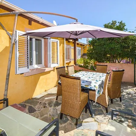 2 Bedroom Cozy Home In San Nicolao Holiday home *