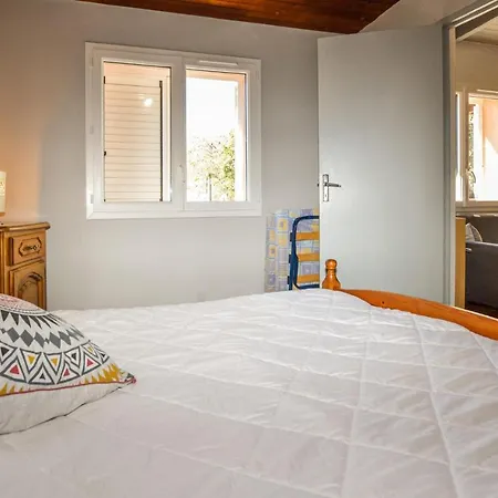 2 Bedroom Cozy In Holiday home