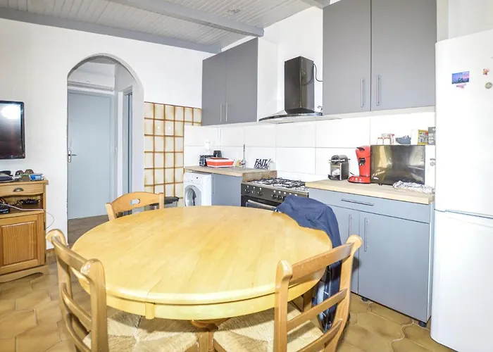 בית נופש 2 Bedroom Cozy In *